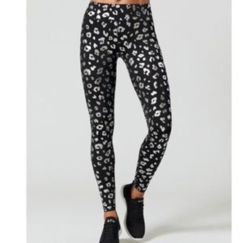 Terez Foil Printed Animal Leggings Cheetah Black & Silver Metallic size X-Small